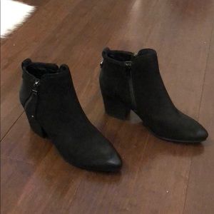 Never worn black Steve Madden booties